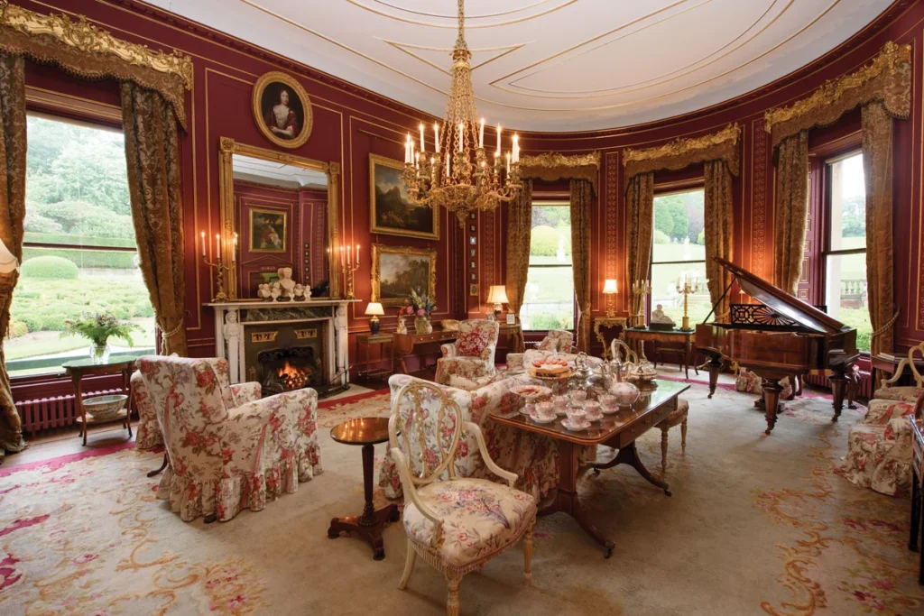red drawing room