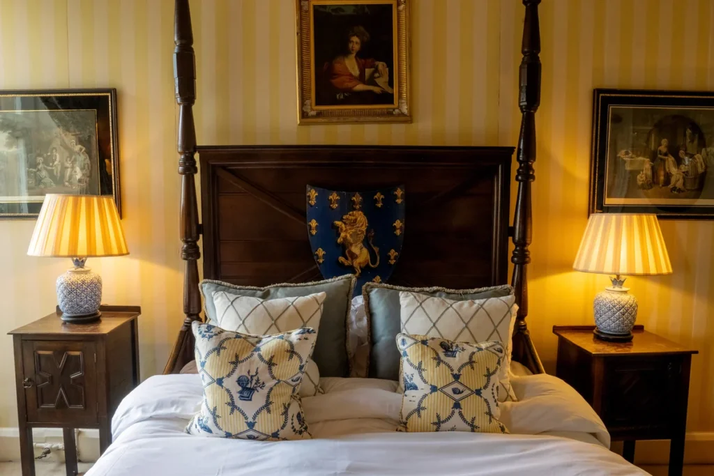 carlton tower bed with cushions