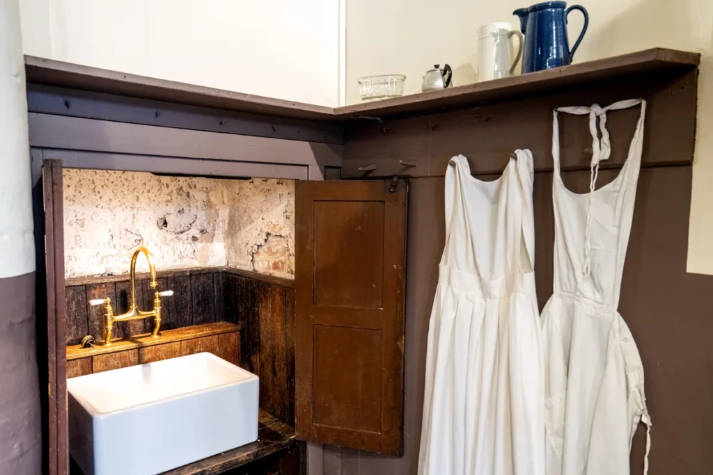 carlton tower wash hand basin