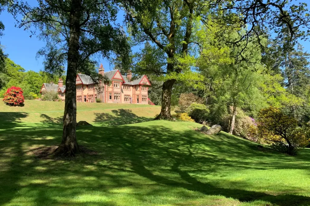 dungarthill house summer roundabout to house