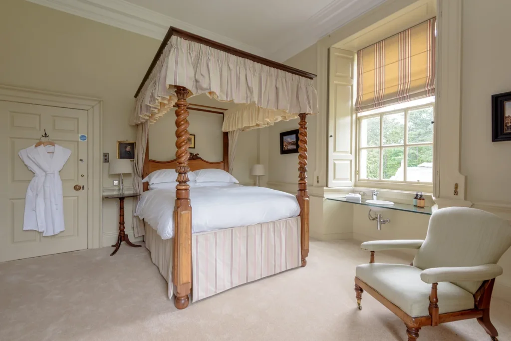 gilmerton house bedroom with posts