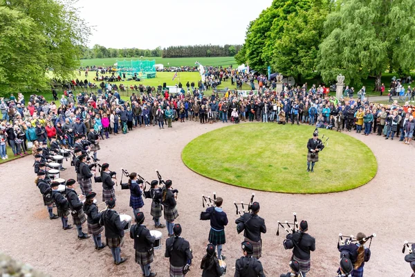 gordon castle bag pipes