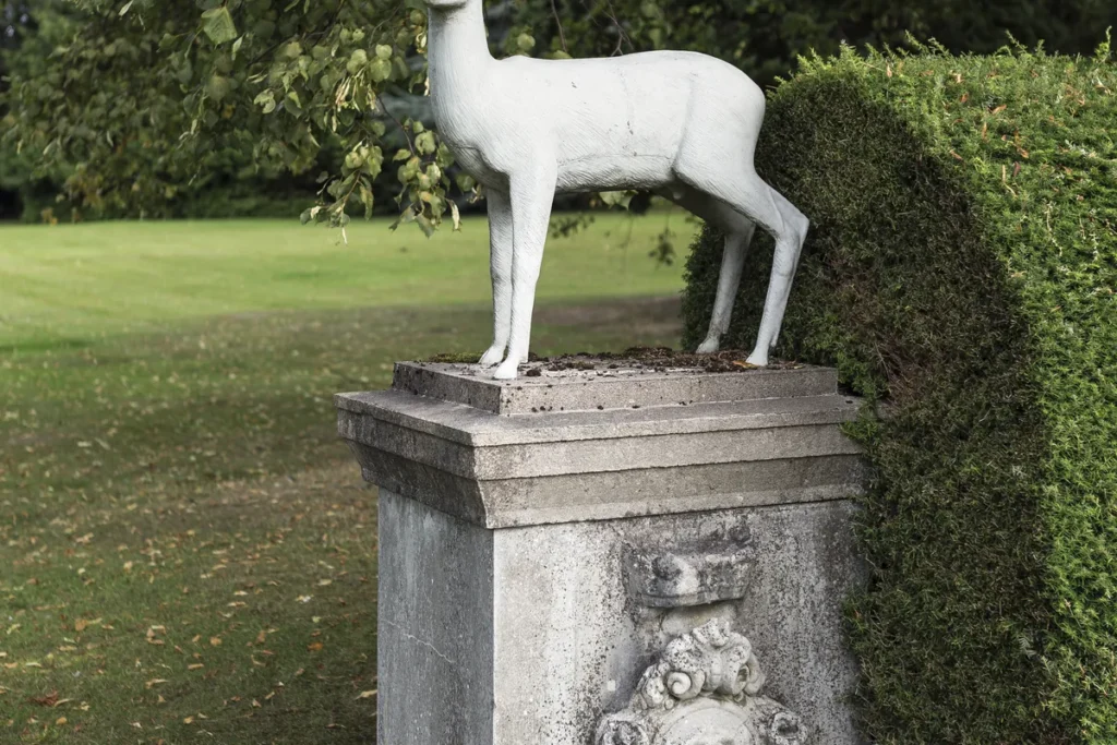 gordon castle stag statue