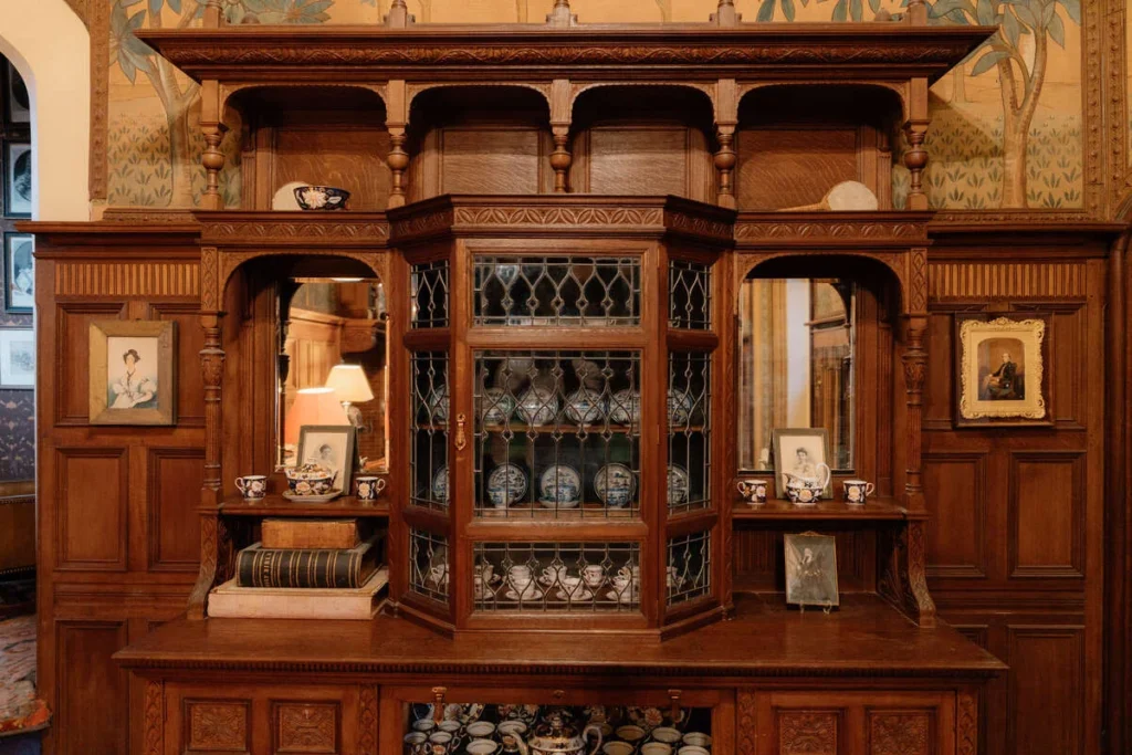 middleton castle cabinet
