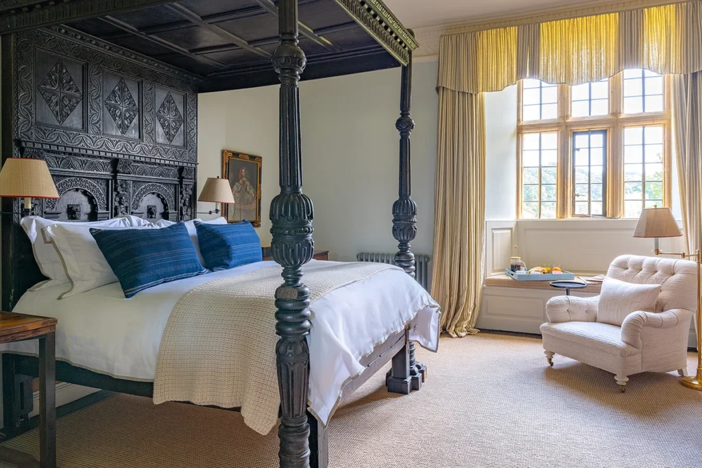 newton surmaville bed with posts