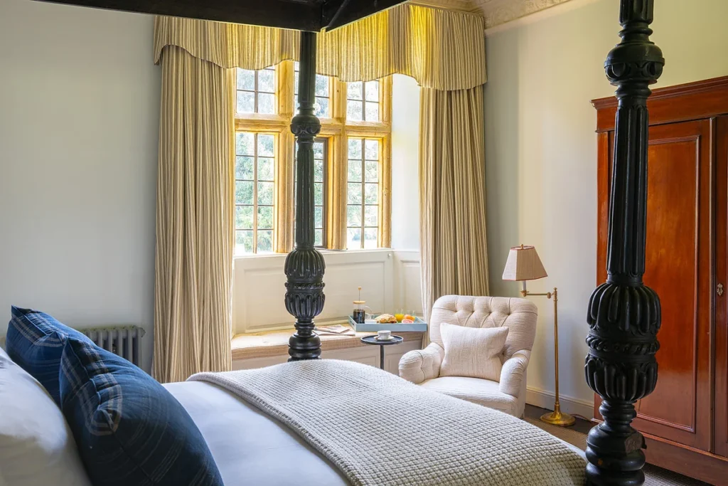 newton surmaville bed with posts