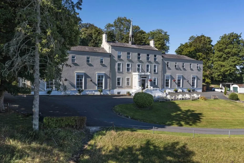 orlagh house front view with lawn