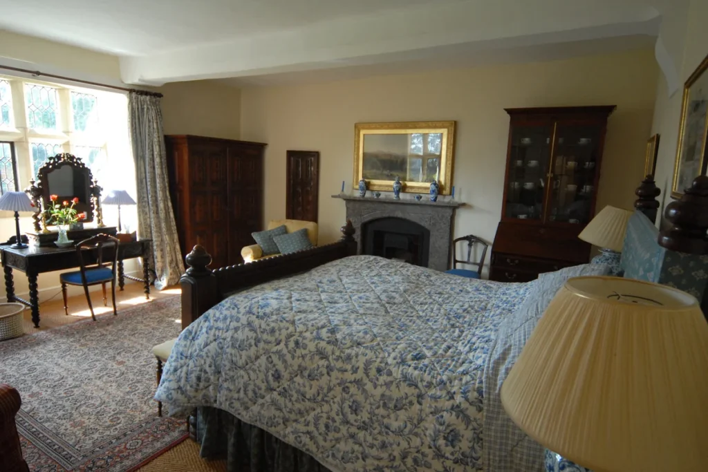 pentrehobyn hall blue bedroom