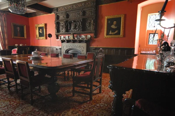 pentrehobyn hall dining table