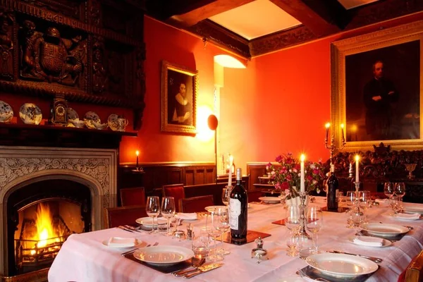 pentrehobyn hall dining table set