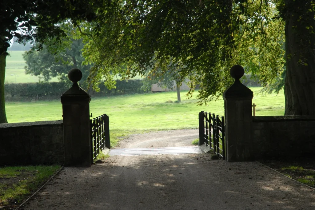 pentrehobyn hall driveway