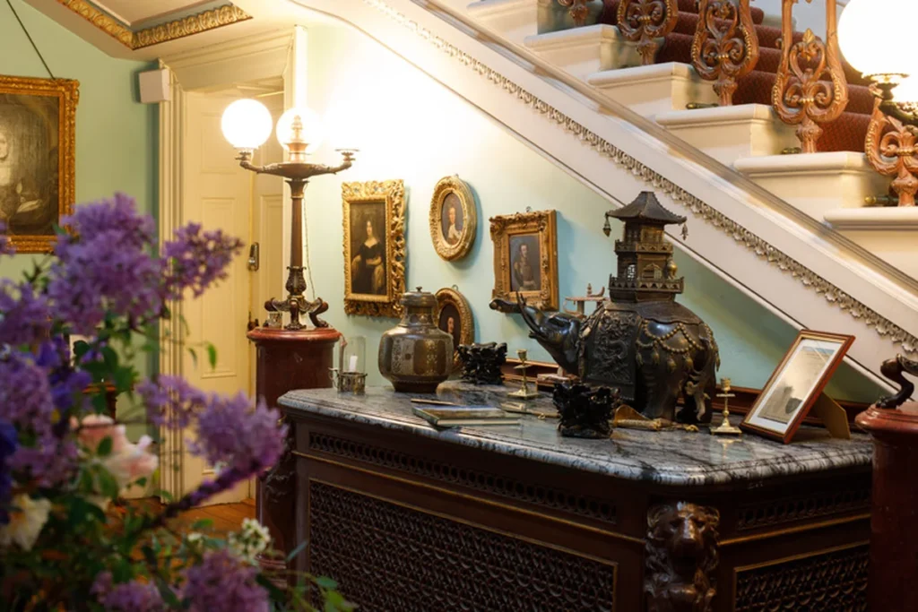 templehouse table with light and ornaments